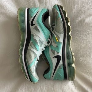 Nike Air Max + Livestrong Tennis/Running Shoe